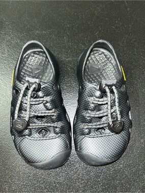 Keen black Newport toddler boy water shoes